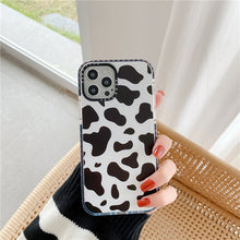 Load image into Gallery viewer, Daisy/Cowprint phone cover
